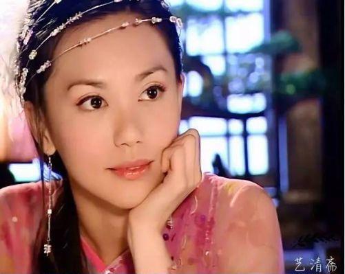 《倚天屠龙记》热播，47岁的她却意外红遍全网，网友：最美殷素