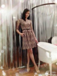 ​香港长腿女神万绮雯近况曝光！晒国风照冻龄，与老公坚持丁克
