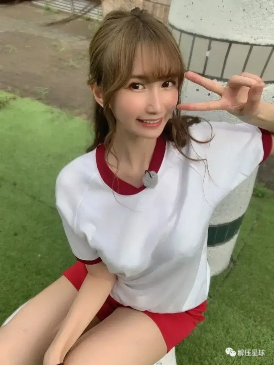 敢于跳槽的天川そら老师美图分享，颜值深材双馨的美少女！