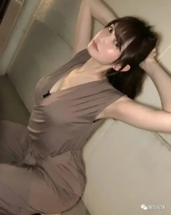 敢于跳槽的天川そら老师美图分享，颜值深材双馨的美少女！