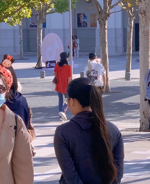 章子怡老公（章子怡身材纤瘦）