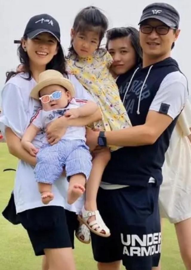 章子怡老公（章子怡身材纤瘦）