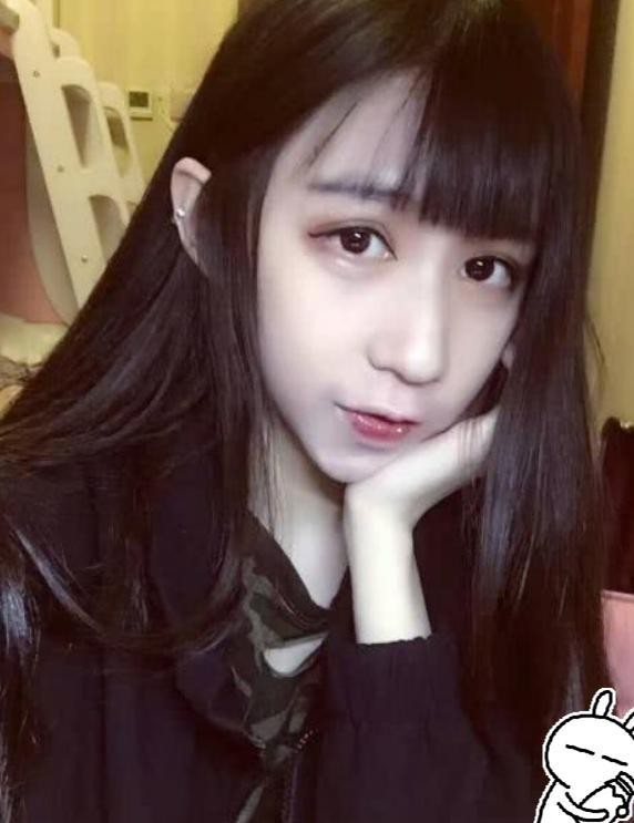 蔡萝莉旧照被扒，真实颜值“不堪入目”，“乔碧萝一代”？