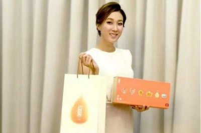 ​丈夫大她13岁，两人交往几个月就闪婚，这个女星活出了自己的洒脱！