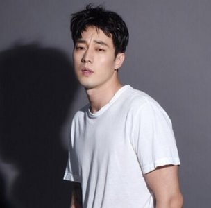 ​苏志燮最近在干什么活动现场亮相变身雅痞大叔令人惊讶