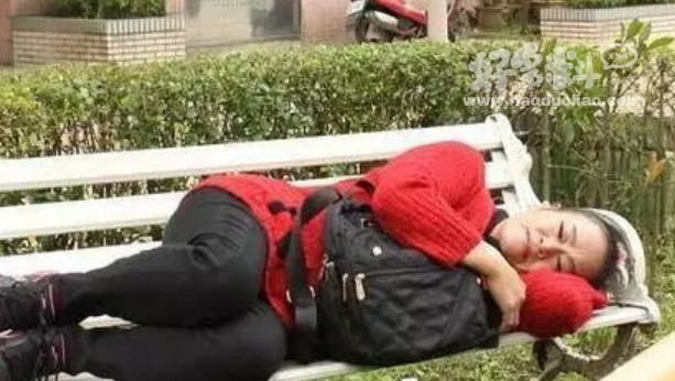 林玉英现状 两段婚姻都遇人不淑在公园睡觉活像个流浪汉