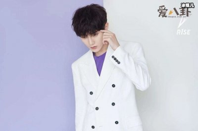 ​焉栩嘉的女友是谁呢？他脚踏两只船是真的吗？