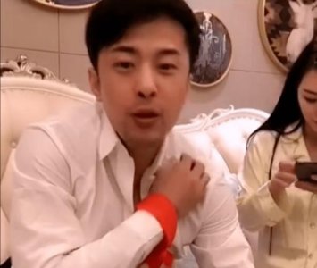 ​辛巴前妻和大女儿的照片(网红辛巴前妻和孩子的照片)