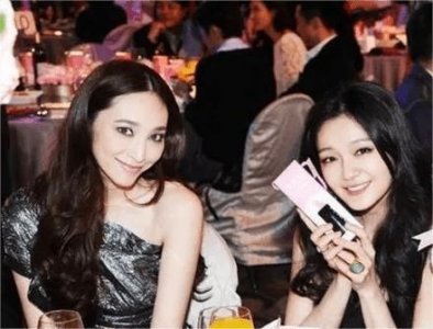 ​吴佩慈评论力挺大S 透露其当妈后癫痫发作多次