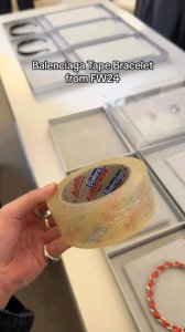 ​都穿七千块的裙子了，怎么还笑不出来？