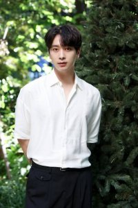 ​2PM成员黄灿盛升级当爸 年上8岁妻子诞下女儿