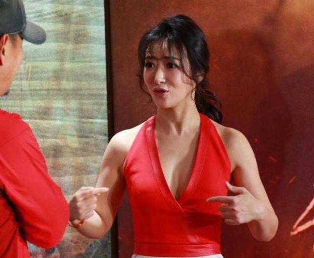 明星拍吻戏的尴尬镜头,周杰伸舌头,陈紫涵无奈,黄立行最尴尬!