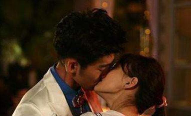 明星拍吻戏的尴尬镜头,周杰伸舌头,陈紫涵无奈,黄立行最尴尬!