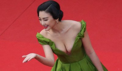 ​张雨绮老公都是谁结过反复婚？二次婚姻均波折_前夫因嫖娼被抓