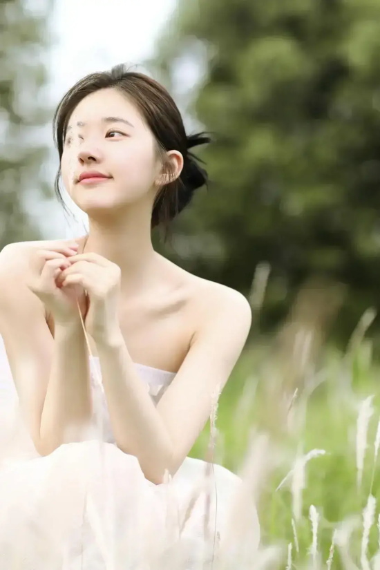 当年红遍贴吧的“初恋女神”：赵露思清纯唯美写真合集