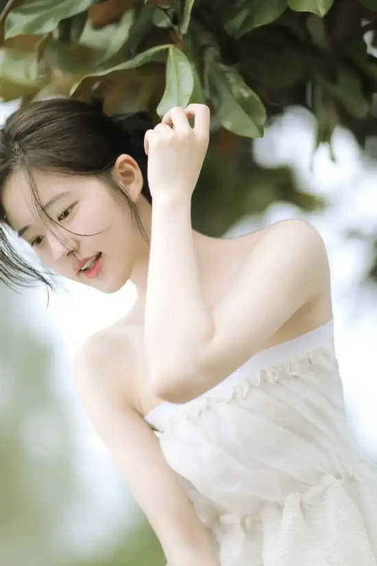 当年红遍贴吧的“初恋女神”：赵露思清纯唯美写真合集