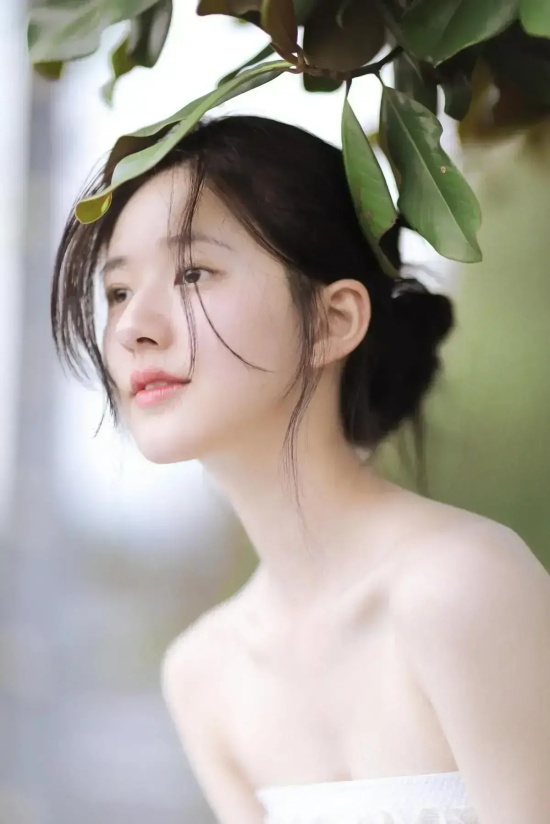 当年红遍贴吧的“初恋女神”：赵露思清纯唯美写真合集