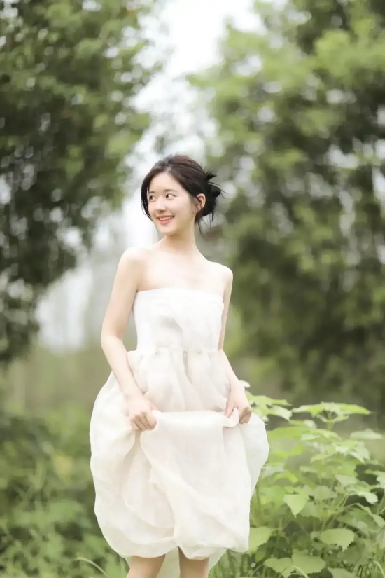 当年红遍贴吧的“初恋女神”：赵露思清纯唯美写真合集