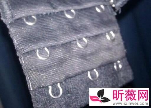 单手解胸罩教程真人示范 秒懂单手解胸罩