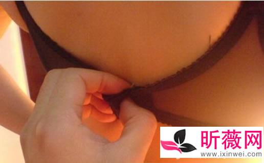 单手解胸罩教程真人示范 秒懂单手解胸罩