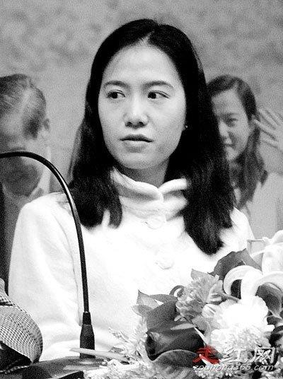 翁帆杨振宁如何解决生理需要 为97岁杨振宁产下一子是真的吗