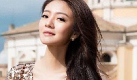 以为戚薇已经很漂亮了，看到李承铉的前女友，才知道什么叫做天仙
