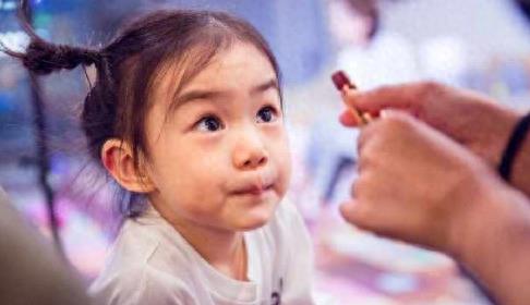 以为戚薇已经很漂亮了，看到李承铉的前女友，才知道什么叫做天仙