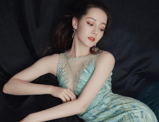 娱乐迪丽热巴的学历有多高(迪丽热巴肚子上怎么有妊娠纹) 2