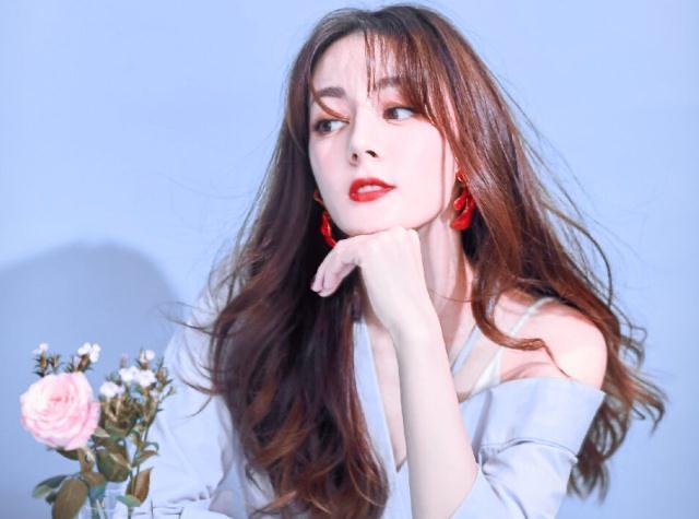 娱乐迪丽热巴的学历有多高(迪丽热巴肚子上怎么有妊娠纹) 1