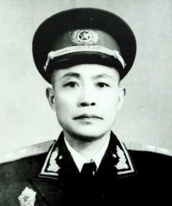 ​黄新廷中将的三段婚姻：发妻被迫改嫁，同王林分手，与田慧琴白首