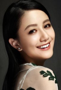 ​李倩图片个人资料（李倩嘴角的痣对她影响多大）