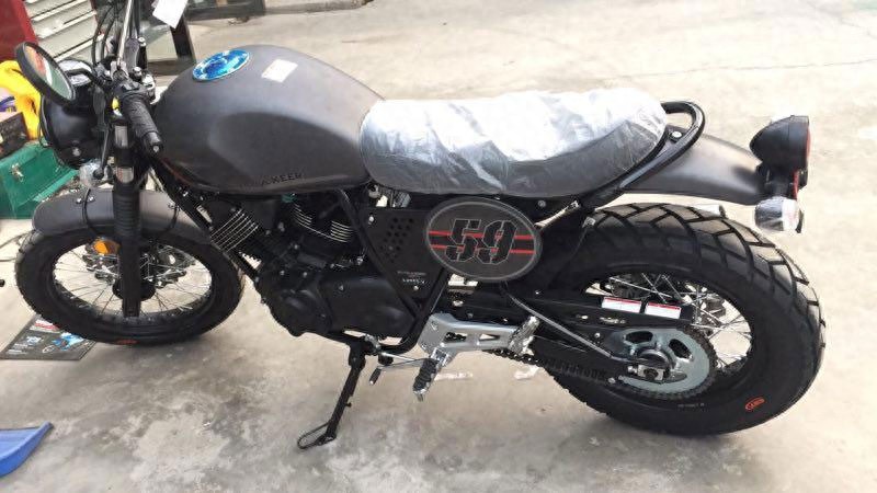 龙嘉V咖250新车哑光黑,16000元为Cafe风格买单,那才是真爱