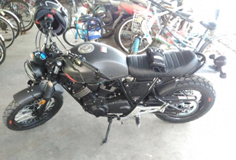 龙嘉V咖250新车哑光黑,16000元为Cafe风格买单,那才是真爱