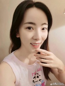 ​前央视最美主持人李思思，九张生活照，自然、可爱