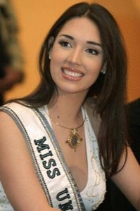​艾米莉维嘉一一多来尼加美女