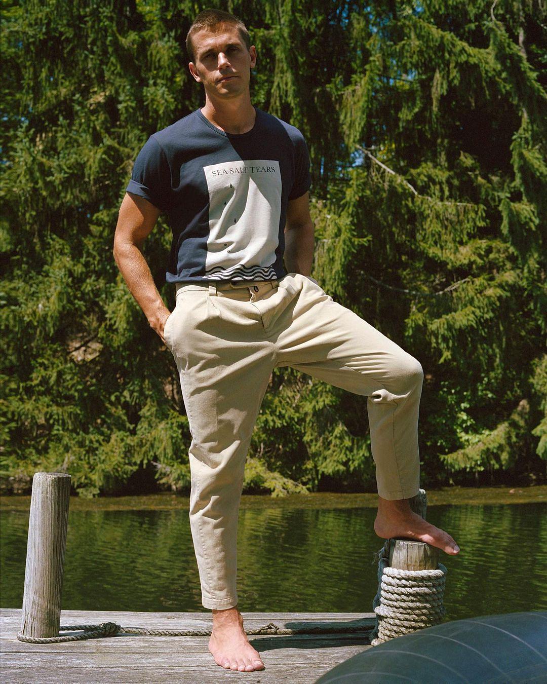 安东尼·波罗夫斯基个人资料写真作品