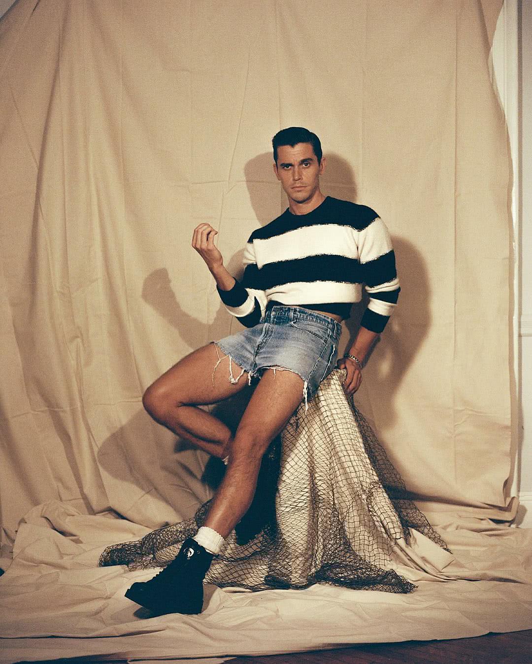 安东尼·波罗夫斯基个人资料写真作品