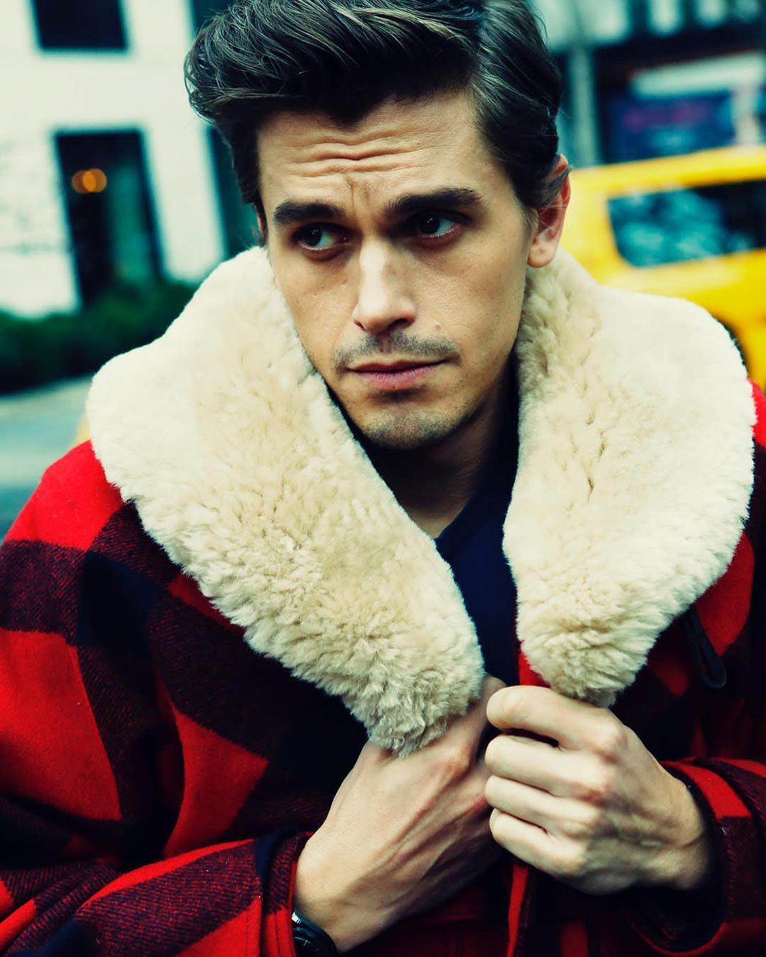 安东尼·波罗夫斯基个人资料写真作品