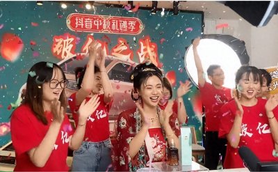 ​北大才女刘媛媛：欠债300万到直播过亿，30岁财富自由她只走了3步