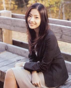 韩彩英结婚(韩彩英颜值回春超惹眼 )