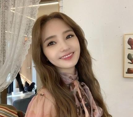 韩彩英结婚(韩彩英颜值回春超惹眼 )