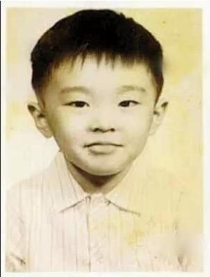 周星驰从小到大照片合集——这个一直陪伴我们的男人终于老了