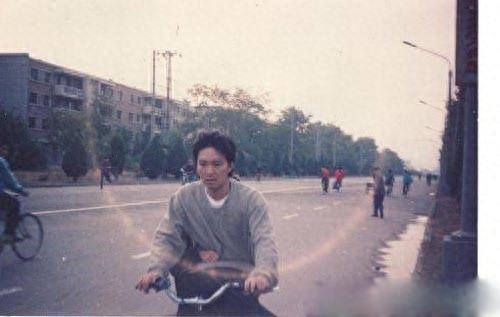 周星驰从小到大照片合集——这个一直陪伴我们的男人终于老了