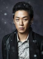 沈林（潘粤明饰演）