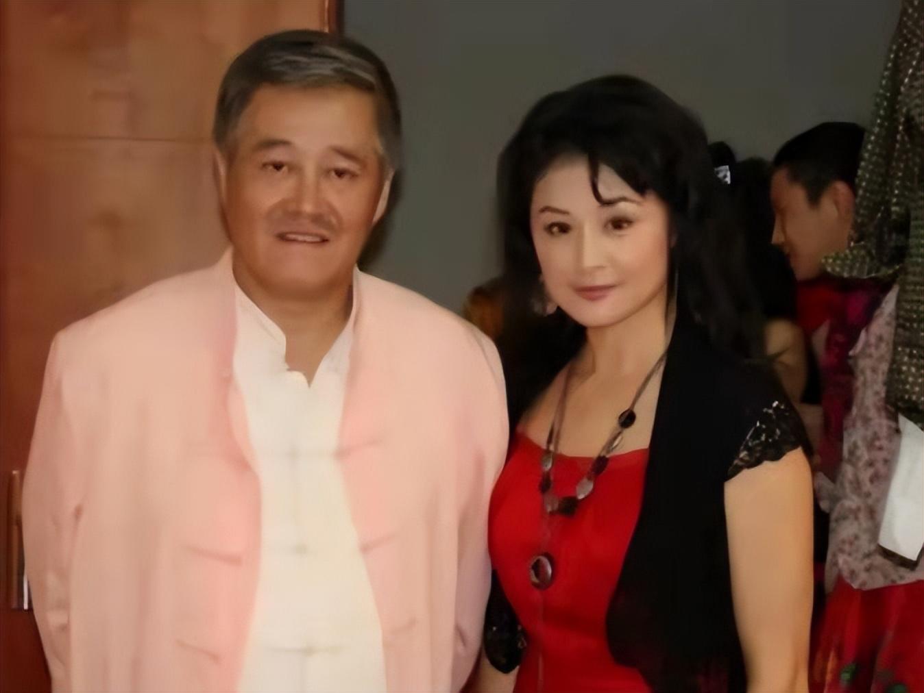 谢大脚个人资料简介（为赵本山“毁美貌”，为弟弟不生育，“谢大脚”于月仙生前有多苦）