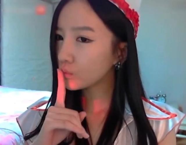 朴妮唛蓝衣（曾经火爆全网的宅男女神朴妮唛）