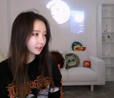 朴妮唛蓝衣（曾经火爆全网的宅男女神朴妮唛）