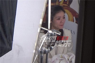 ​独家：李娜录节目打扮淑雅 老公孩子耐心等到天黑