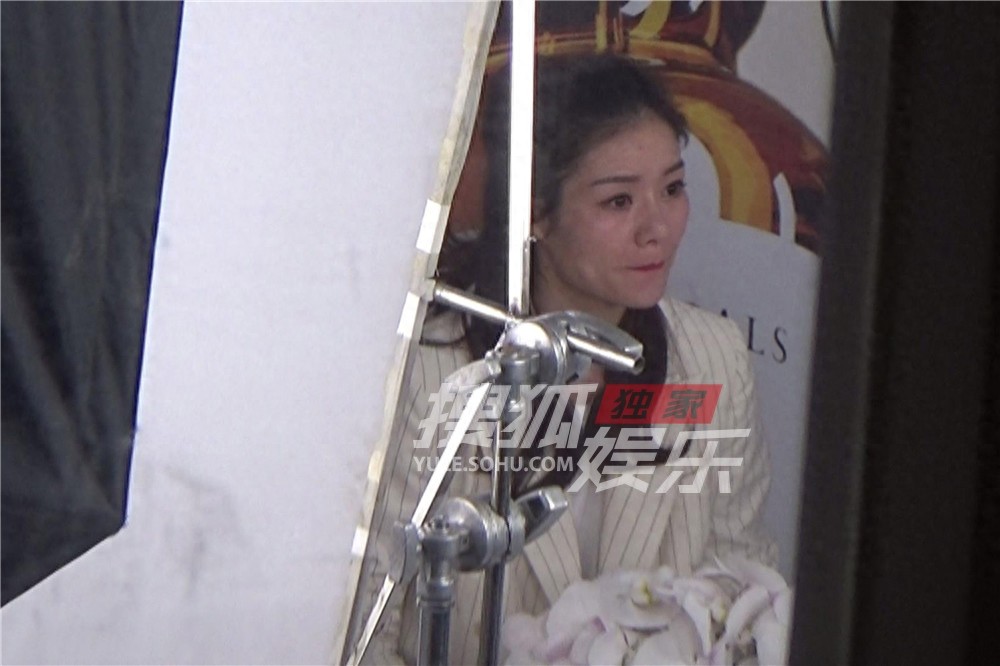 独家：李娜录节目打扮淑雅 老公孩子耐心等到天黑