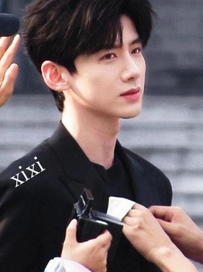 白敬亭个人资料简介(白敬亭个人资料简介图片)